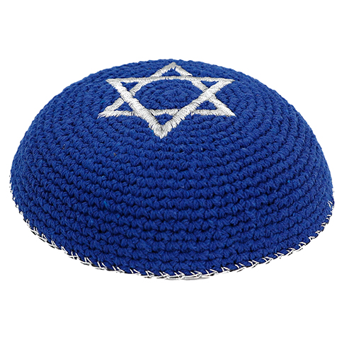 כיפה כחולה עם מגן דוד בעבודת יד, מתאימה לאירועים דתיים ולמתנות יודאיקה מיוחדות.