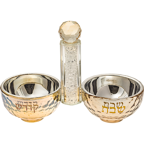 סט קערות לשבת עם כיתוב "שבת" ו"קדש" ומתקן למלח בעיצוב ייחודי. מתנה מושלמת לבית חדש.