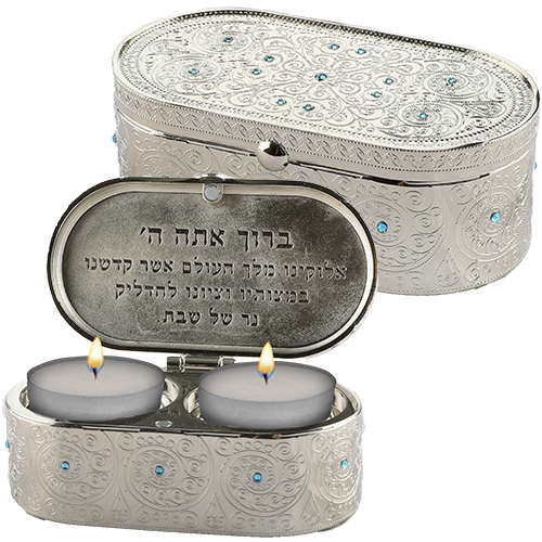 פמוט מעוצב לנרות שבת עם עיטורים וכיתוב "ברוך אתה ה'" – מתנה מושלמת לבית חדש או לחתונה.