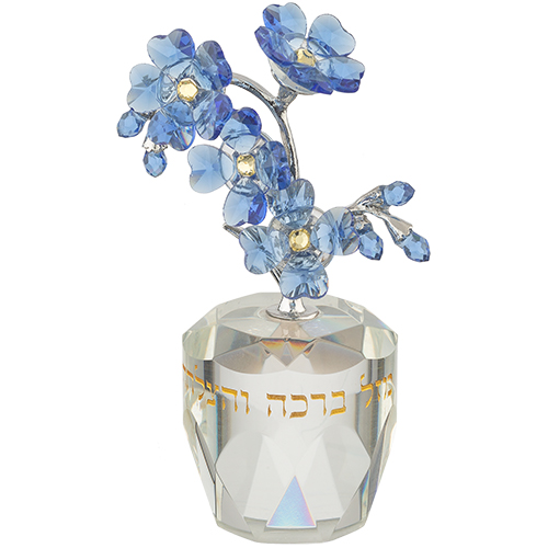 פמוט בעיצוב מודרני עם פרחים כחולים, מתנה ייחודית ליודאיקה או לבית חדש.