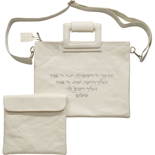 תיק עור בעיצוב אישי עם רקמה, מתאים כמתנה ייחודית לבית חדש או לחתונה.