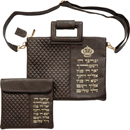 סט כיסוי טלית ותפילין מעוצב בצבע חום כהה עם רקמה ממוחשבת ופרטים ייחודיים.