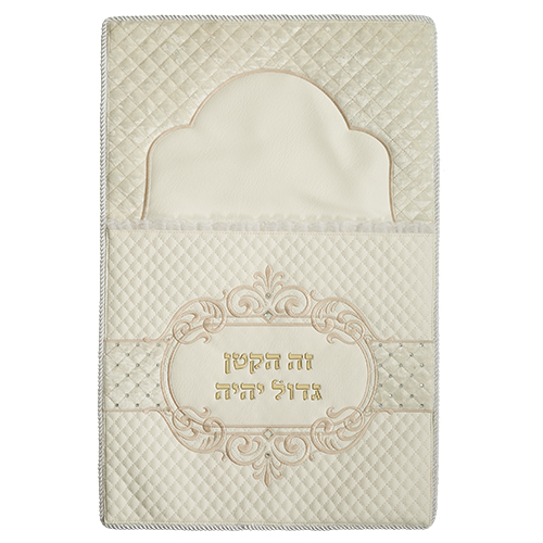 סט כיסוי טלית ותפילין מעוצב בצבע קרם עם רקמה אלגנטית, מתאים למתנות יודאיקה לחתונה.