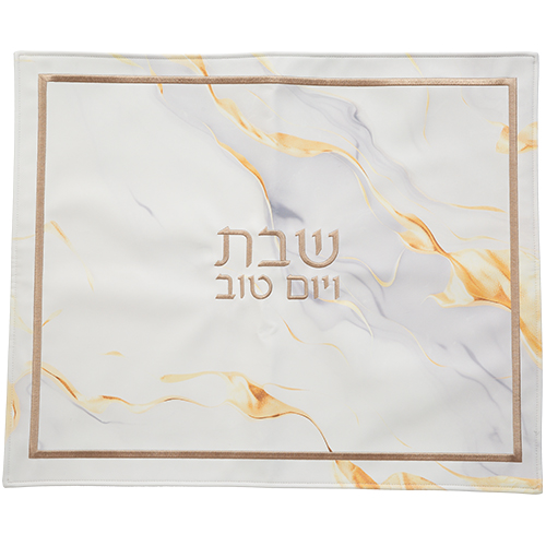 כיסוי לחלה בעיצוב אישי עם רקע צבעוני וכיתוב "שבת ויום טוב" בעבודת יד.