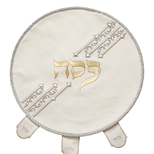 כיסוי לחלה בעיצוב אישי עם רקמה ייחודית וצבעים עדינים, מתאים למתנה מיוחדת לבית חדש.