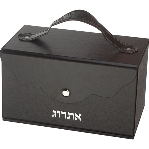כיסוי לחלה בעיצוב אישי בצבע שחור עם ידית כתובה "אתרוג" במראה מודרני.