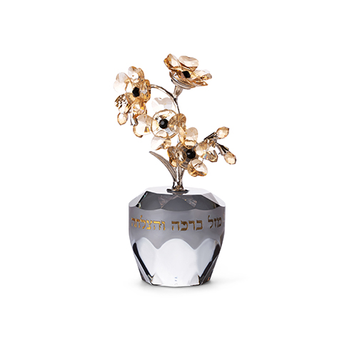 vase מעוצב עם פרחים, מתנה מיוחדת לבית חדש או לאירועים חגיגיים.